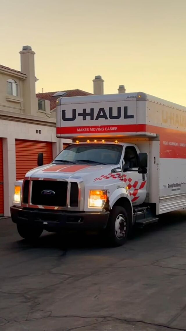Little insight on what I was doing on some of the days during the strike: Driving this 26-foot truck all over the place!!! 😆🚚💘🧡  Without actually looking for this job - I was referred to it! “IT” meaning, becoming a STAGER aka Assistant stager!  If you don’t know what this is: it’s “staging” Million Dollar Homes, with the perfect furniture and the cutest Art deco at the right place, so that the home can be sold at the highest possible price.  I was super excited to be working in those environments but little did I know, that I was gonna be the one picking everything up from storage/warehouse and schlepping everything onto all kinds of levels. ...I was sore as... You can imagine!  It was nothing regular at all, but the times that this small team came together, we all had a blast! Can’t wait to be back in show business!!!  #milliondollarlisting #stagers #stagerlife  P.S. This truck is a lot longer than it appears in this clip! It’s a Monster!  #sellingsunset #warehouse #uhaul #26footer #truckdriverwoman #truckerwoman #gigging